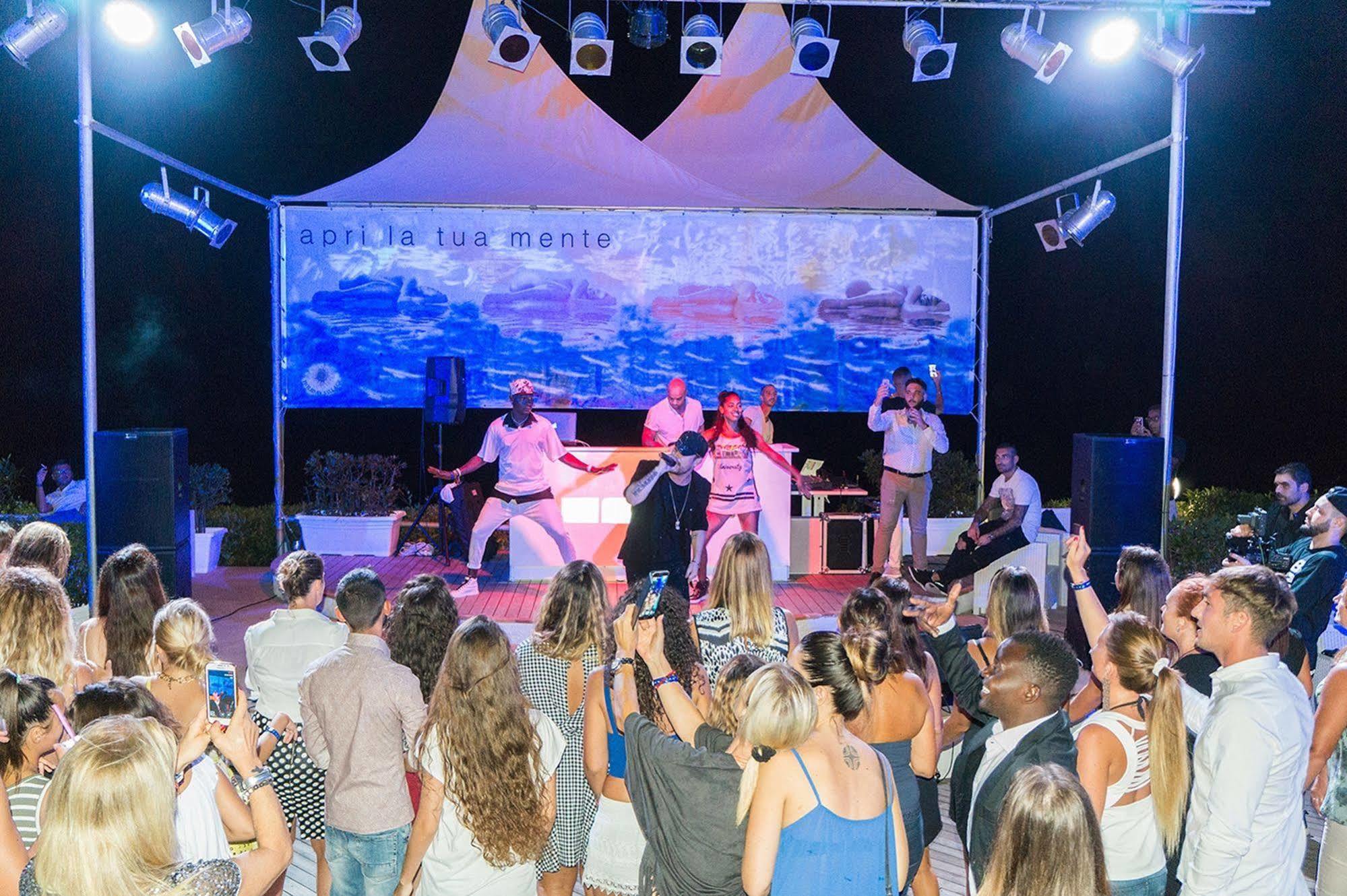 Holiday Village Fondi Dış mekan fotoğraf